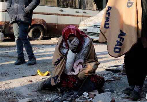 Số nạn nhân thiệt mạng sau trận động đất ở Thổ Nhĩ Kỳ và Syria áp sát mốc 10.000 người