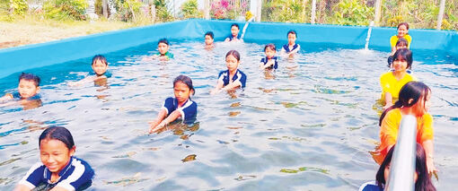 Dạy bơi miễn phí cho học sinh