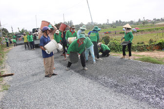 Hành trình thiện nguyện của những “Kỹ sư cầu đường chân đất”