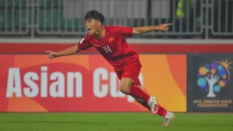 Lộ diện 2 cầu thủ U20 Việt Nam đầu tiên được HLV Troussier gọi lên đội U23