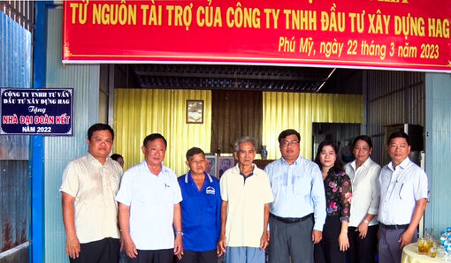 UBMTTQVN tỉnh An Giang trao 4 căn nhà Đại đoàn kết cho hộ nghèo huyện Phú Tân