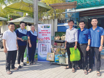 Thanh niên tham gia chuyển đổi số