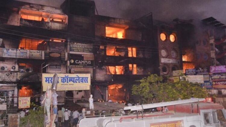 Cháy lớn ở Ấn Độ, thiêu rụi hơn 500 cửa hàng