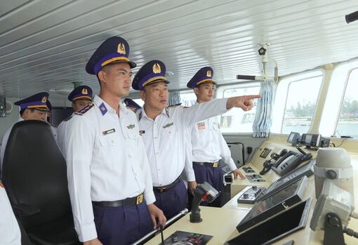 Cảnh sát biển Việt Nam đồng hành cùng ngư dân
