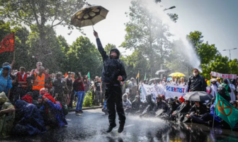 Hà Lan bắt hàng nghìn người biểu tình phản đối nhiên liệu hóa thạch