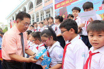 Trường Tiểu học Lê Quý Đôn khen thưởng gần 930 học sinh xuất sắc, đạt giải các kỳ thi