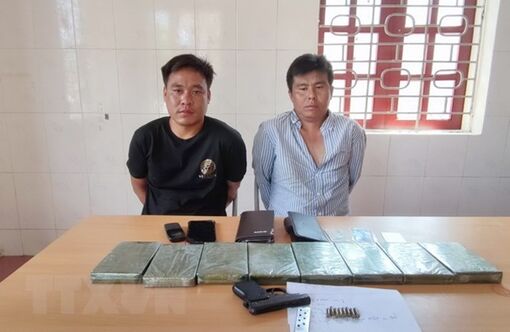 Điện Biên: Bắt 2 người Lào vận chuyển 8 bánh heroin vào Việt Nam