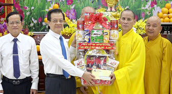 Bí Thư Tỉnh ủy An Giang Lê Hồng Quang thăm, chúc mừng Đại lễ Phật đản Phật lịch 2567 – Dương lịch 2023