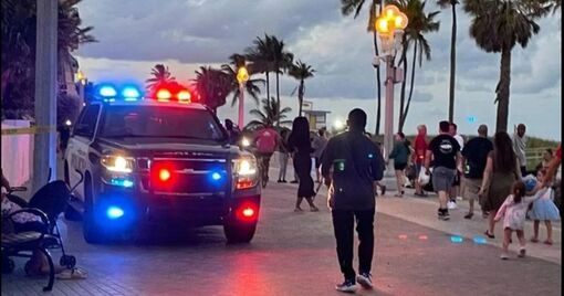 Mỹ: Xả súng gần bãi biển Hollywood, 9 người bị thương