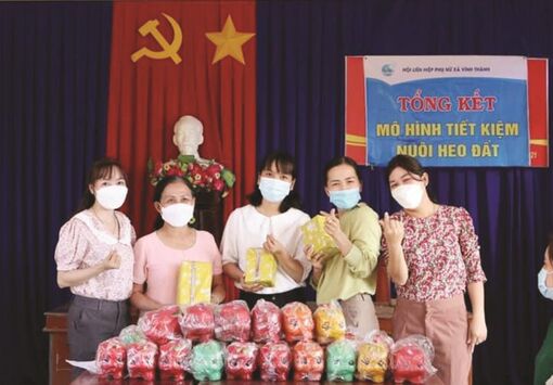 Phụ nữ giúp nhau thoát nghèo