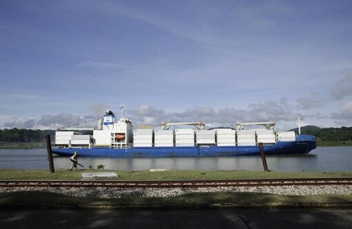 Nguy cơ biến đổi khí hậu gây tê liệt kênh đào Panama
