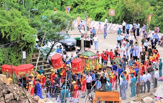 “Vạn niên hưng thịnh”