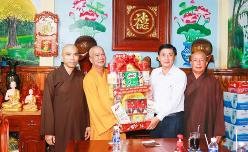Ban Tôn giáo tỉnh An Giang  thăm và chúc mừng Đại lễ Phật đản Phật lịch 2567 – Dương lịch 2023 tại chùa Kỳ Viên