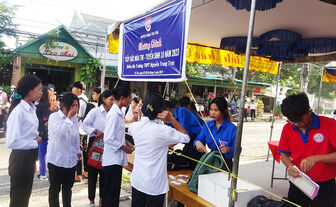 Gần 100 đoàn viên Tri Tôn tham gia "Tiếp sức mùa thi" tuyển sinh lớp 10