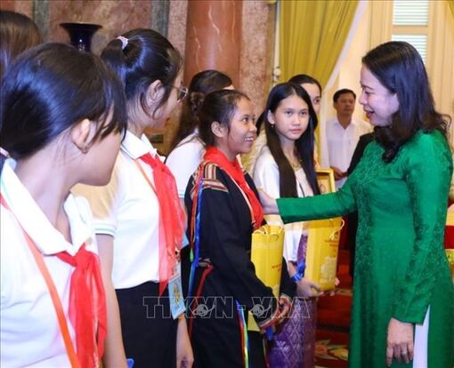 Phó Chủ tịch nước Võ Thị Ánh Xuân gặp mặt Đoàn đại biểu dự Trại hè 'Hoa hướng dương'