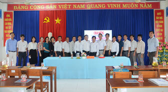 Bí thư Huyện ủy, Chủ tịch HĐND huyện An Phú Ngô Công Thức kiểm tra cơ sở vật chất, các điều kiện về an ninh đảm bảo cho kỳ thi tốt nghiệp THPT