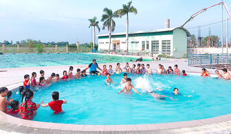 An Giang tăng cường phổ cập bơi cho trẻ em