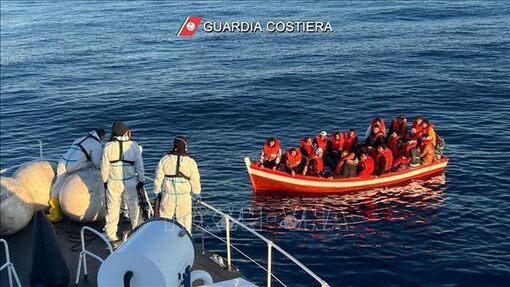Lực lượng bảo vệ bờ biển Italy giải cứu khoảng 1.500 người di cư