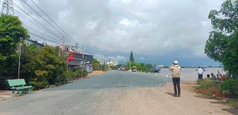 Thông xe kỹ thuật khu vực sạt lở đoạn qua ấp Bình Tân xã Bình Mỹ