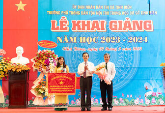 Hơn 498.000 học sinh An Giang hân hoan bước vào năm học mới 2023-2024