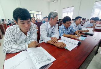 UBND huyện Châu Phú tập huấn Chương trình mục tiêu quốc gia giảm nghèo bền vững và rà soát hộ nghèo, hộ cận nghèo