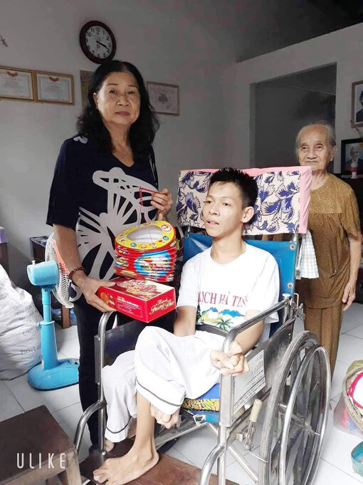 Trao yêu thương mùa trăng tháng tám