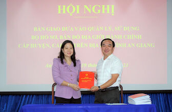 Bàn giao đưa vào quản lý, sử dụng bộ hồ sơ, bản đồ địa giới hành chính cấp huyện, cấp xã trên địa bàn An Giang