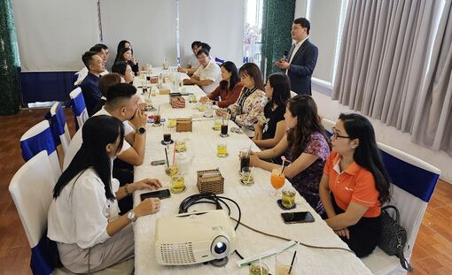 Các doanh nhân thành đạt chia sẻ với doanh nhân trẻ An Giang về cơ hội kinh doanh