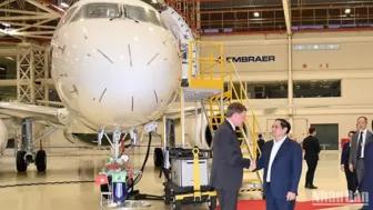 Thủ tướng Phạm Minh Chính thăm Tập đoàn hàng không vũ trụ Embraer