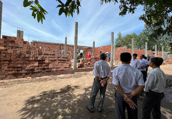 Kiểm tra công trình xây dựng Khu nhà Đại đoàn kết tại xã Nhơn Hội