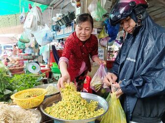 Lũ về, nhưng sản vật... ít