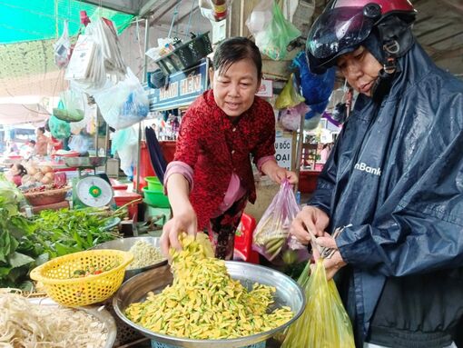 Lũ về, nhưng sản vật... ít