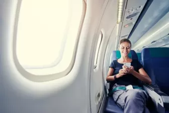 Tại sao phải tắt điện thoại khi lên máy bay?