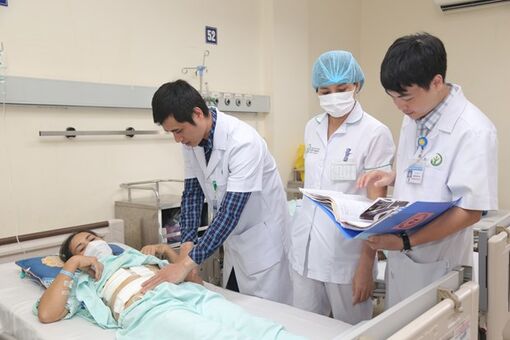 Lần đầu tiên tại Việt Nam phẫu thuật u cơ mỡ mạch thận lan tới tim