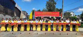 Nguyên Phó Thủ tướng Thường trực Chính Phủ Trương Hòa Bình dự Lễ khánh thành cầu Phú Vĩnh