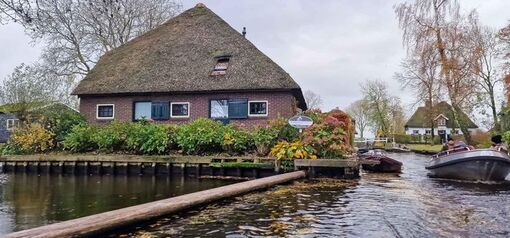Cuối Thu tại ngôi làng 700 năm tuổi, chỉ đi lại bằng thuyền ở Hà Lan