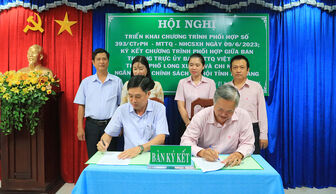 UBMTTQVN TP. Long Xuyên và Chi nhánh Ngân hàng Chính sách xã hội tỉnh An Giang ký kết chương trình phối hợp