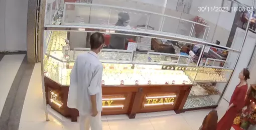Chủ tiệm vàng ở Trà Vinh kể lại giây phút đối mặt hai tên cướp có súng
