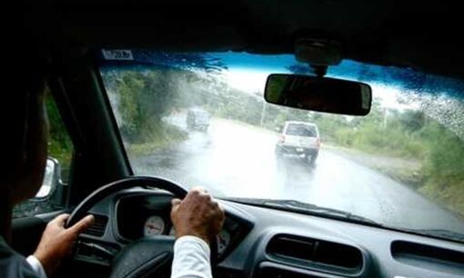 Các tính năng hữu ích giúp tài xế lái xe trời mưa